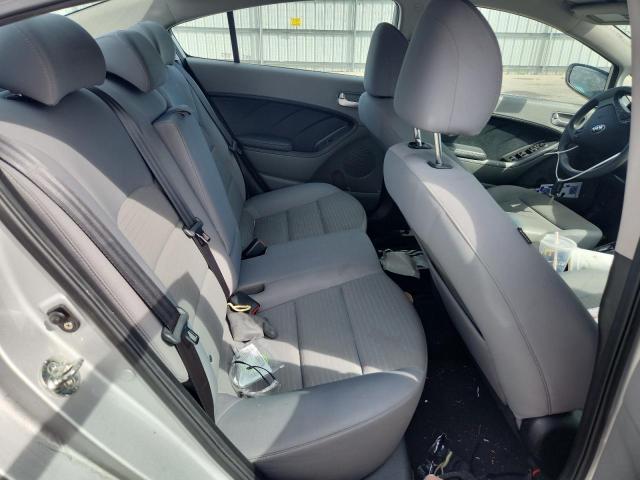 3KPFL4A78JE247263 - 2018 KIA FORTE LX SILVER photo 10