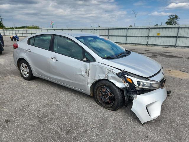 3KPFL4A78JE247263 - 2018 KIA FORTE LX SILVER photo 4