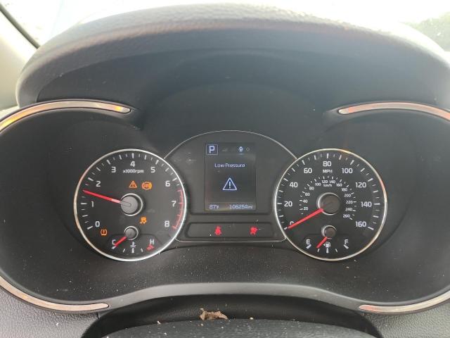 3KPFL4A78JE247263 - 2018 KIA FORTE LX SILVER photo 9