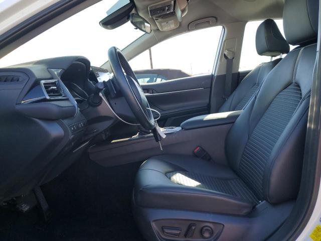 4T1G11AK1PU180556 - 2023 TOYOTA CAMRY SE NIGHT SHADE WHITE photo 7