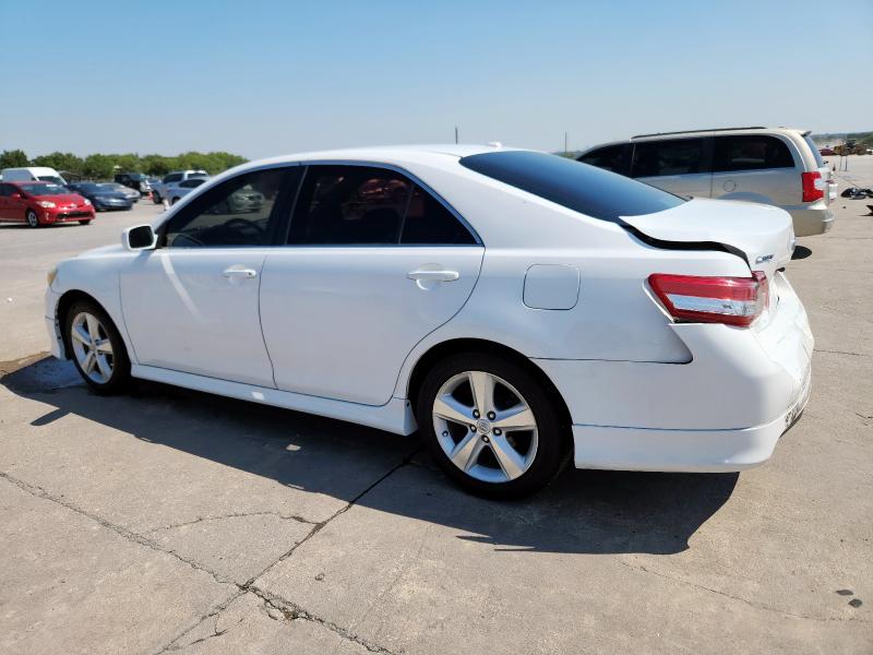 4T1BF3EK2BU585996 - 2011 TOYOTA CAMRY BASE WHITE photo 2