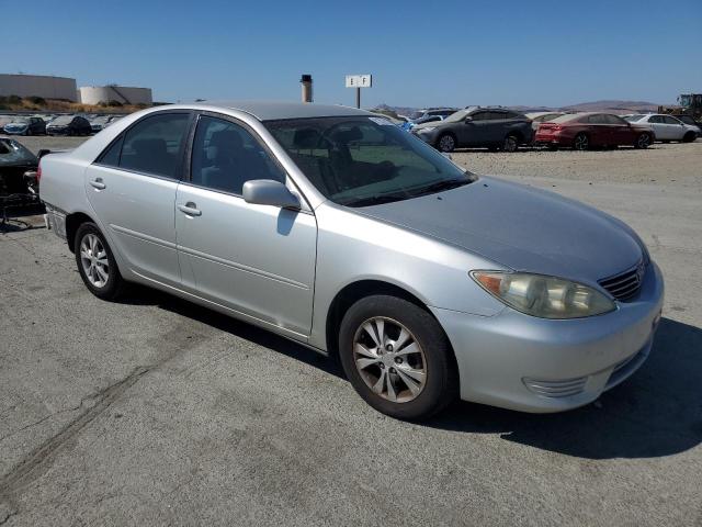 4T1BF30K65U599363 - 2005 TOYOTA CAMRY LE SILVER photo 4