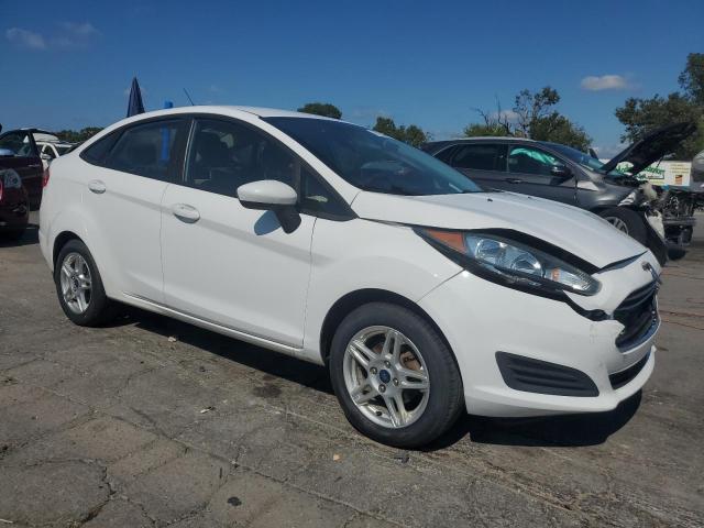 3FADP4BJ1KM124195 - 2019 FORD FIESTA SE 白色 照片 4