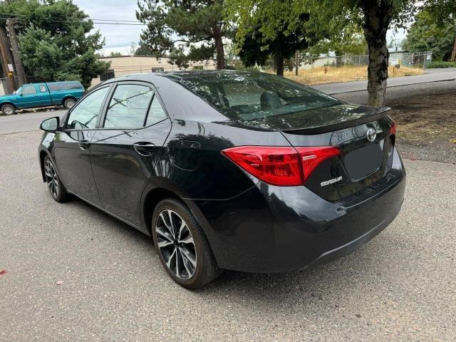 5YFBURHE9JP771050 - 2018 TOYOTA COROLLA L BLACK photo 3