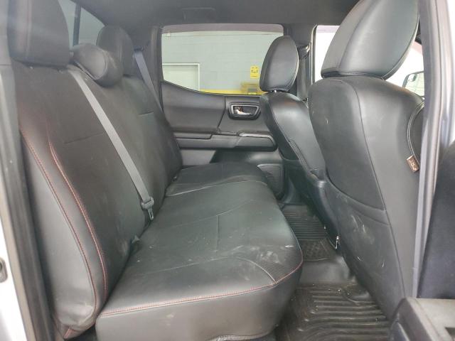 5TFCZ5ANXHX118120 - 2017 TOYOTA TACOMA DOUBLE CAB ნაცრისფერი ფოტო 10