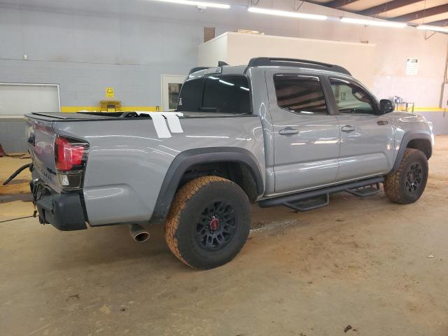 5TFCZ5ANXHX118120 - 2017 TOYOTA TACOMA DOUBLE CAB ნაცრისფერი ფოტო 3