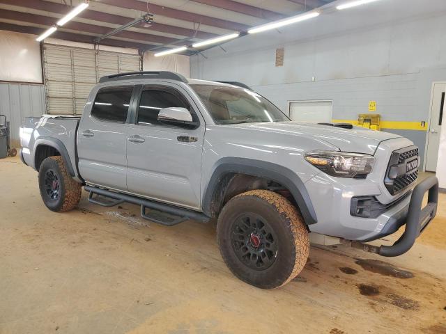 5TFCZ5ANXHX118120 - 2017 TOYOTA TACOMA DOUBLE CAB ნაცრისფერი ფოტო 4