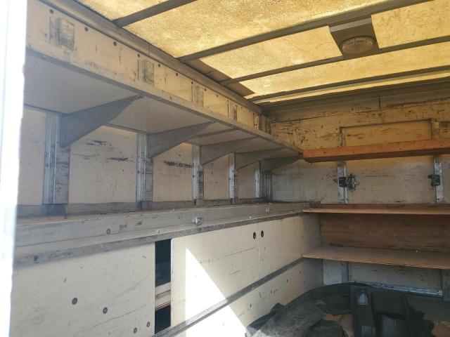 1GBJG31U561165830 - 2006 CHEVROLET EXPRESS G3500 WHITE photo 10