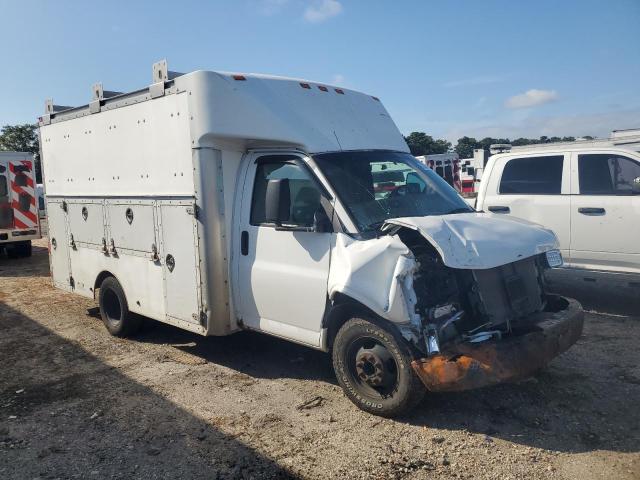1GBJG31U561165830 - 2006 CHEVROLET EXPRESS G3500 WHITE photo 4