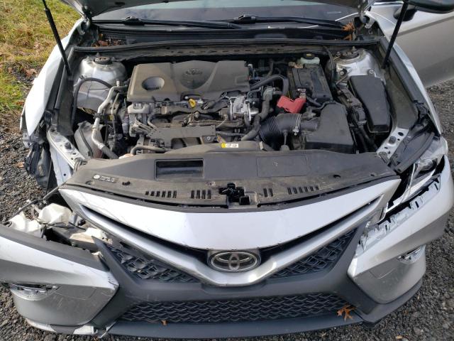 JTNB11HK2J3051920 - 2018 TOYOTA CAMRY L SILVER photo 11