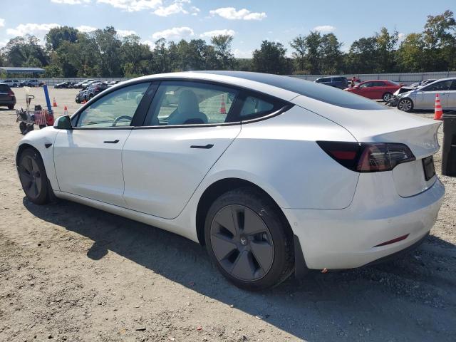 5YJ3E1EA6NF345211 - 2022 TESLA MODEL 3 Білий фото 2