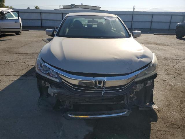 1HGCR2F39HA086562 - 2017 HONDA ACCORD LX Кремовый фото 5