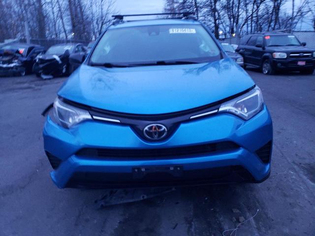 2T3ZFREV1JW502883 - 2018 TOYOTA RAV4 LE BLUE photo 5