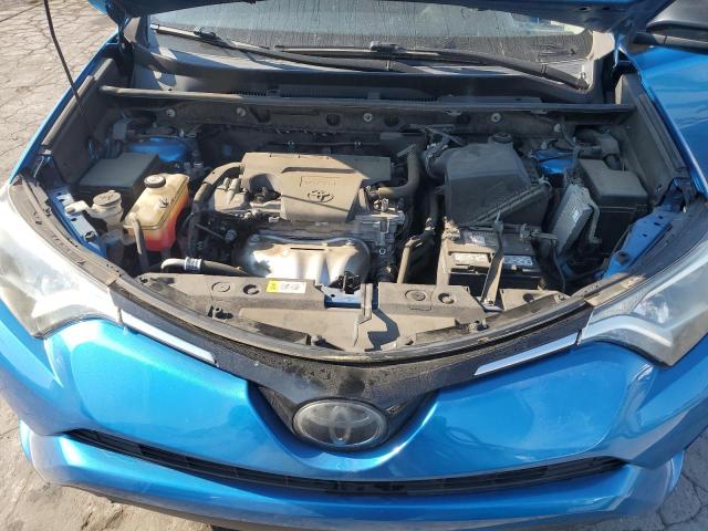 JTMZFREV1JJ736407 - 2018 TOYOTA RAV4 LE Bleu photo 12