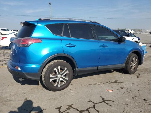 JTMZFREV1JJ736407 - 2018 TOYOTA RAV4 LE Bleu photo 3
