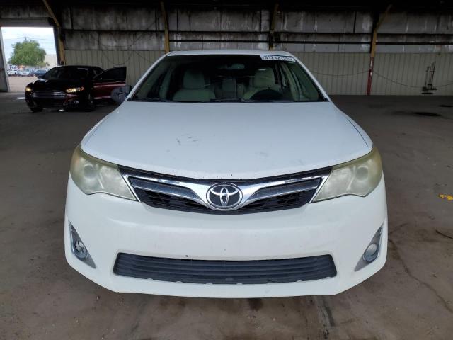 4T4BF1FKXCR268073 - 2012 TOYOTA CAMRY BASE Белый фото 5