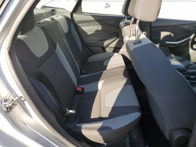 1FAHP3F26CL365414 - 2012 FORD FOCUS SE SILVER photo 10