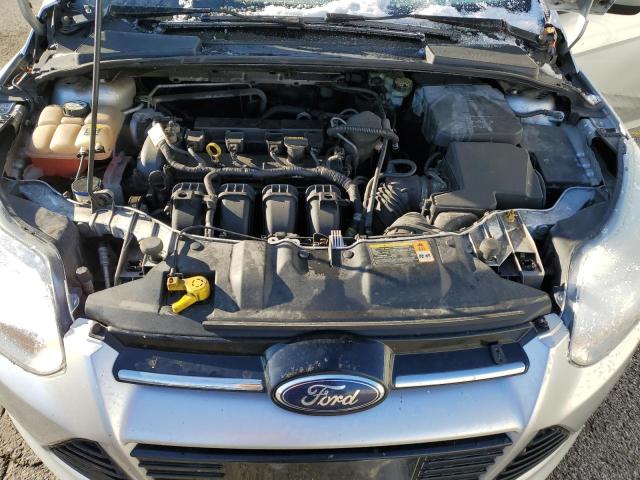 1FAHP3F26CL365414 - 2012 FORD FOCUS SE SILVER photo 11