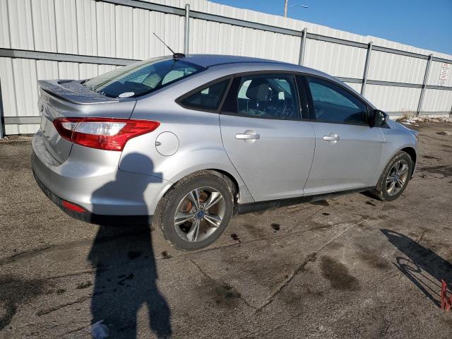 1FAHP3F26CL365414 - 2012 FORD FOCUS SE SILVER photo 3