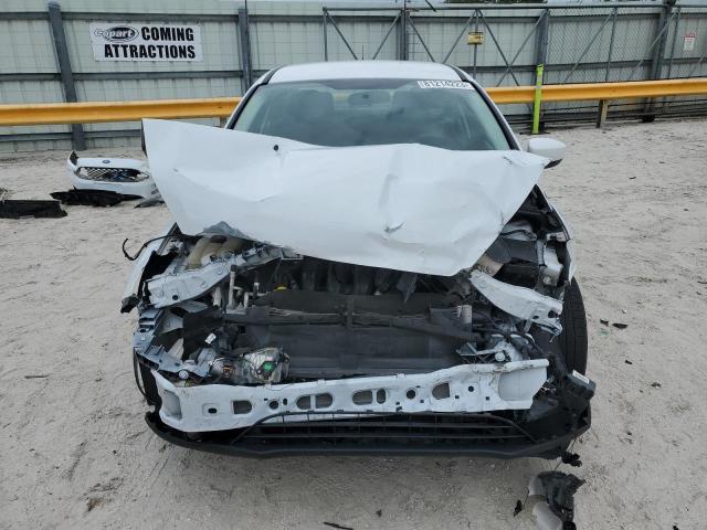 1FADP3F23JL250409 - 2018 FORD FOCUS SE WHITE photo 5