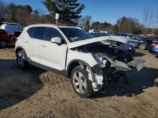 YV4162UK5K2101906 - 2019 VOLVO XC40 T5 MOMENTUM WHITE photo 4