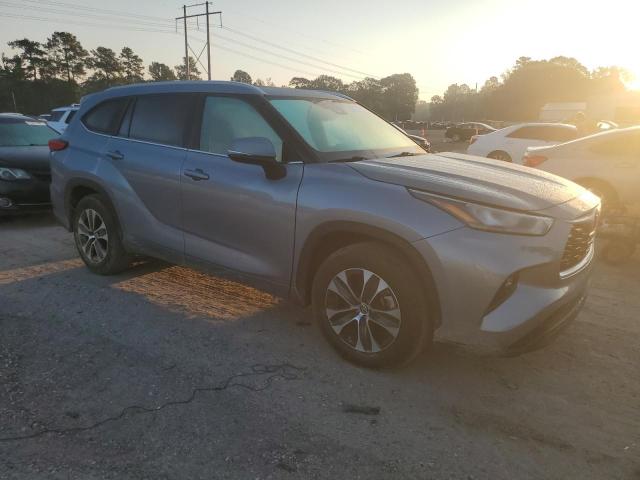 5TDGZRAH1LS026198 - 2020 TOYOTA HIGHLANDER XLE Արծաթագույն լուսանկար 4
