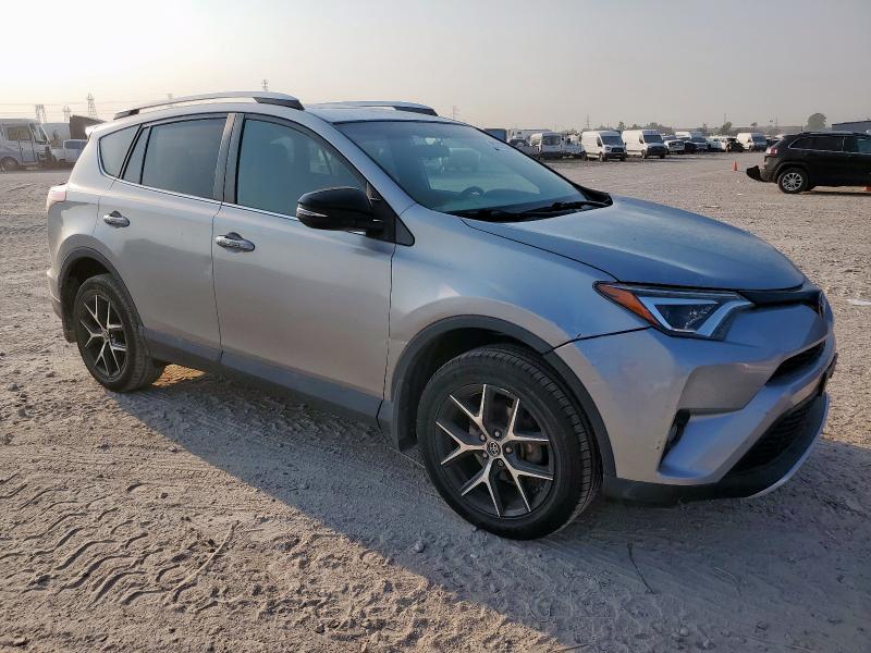 2T3JFREV6GW482815 - 2016 TOYOTA RAV4 SE ნაცრისფერი ფოტო 4