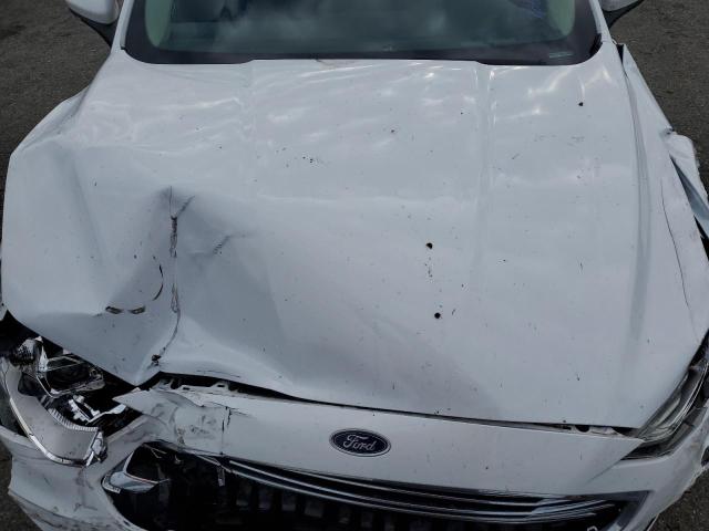 3FA6P0HD3KR176305 - 2019 FORD FUSION SE Blanc photo 11