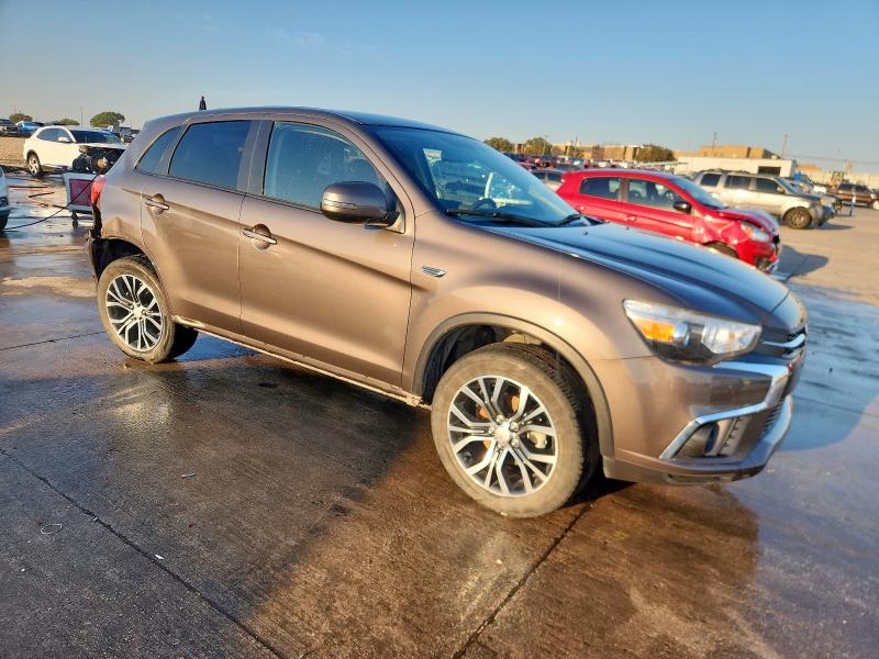 JA4AP3AU5KU031981 - 2019 MITSUBISHI OUTLANDER ES GRAY photo 4