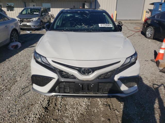 4T1K61AK1NU498492 - 2022 TOYOTA CAMRY XSE WHITE photo 5