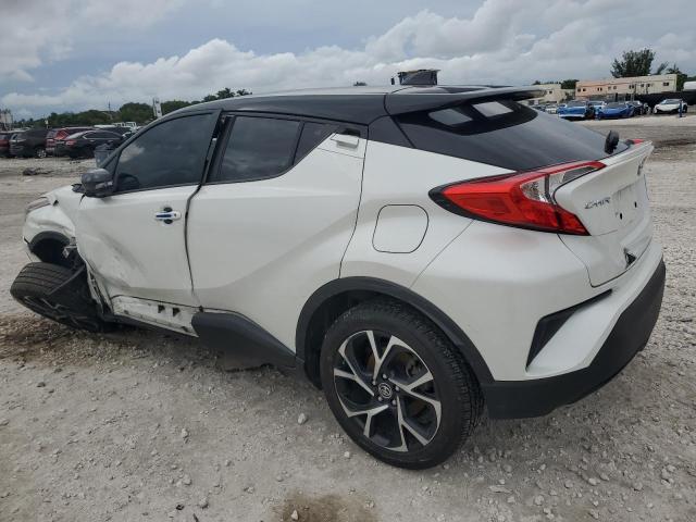NMTKHMBXXLR109861 - 2020 TOYOTA C-HR XLE WHITE photo 2