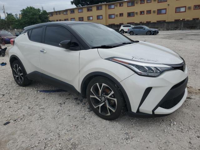 NMTKHMBXXLR109861 - 2020 TOYOTA C-HR XLE WHITE photo 4
