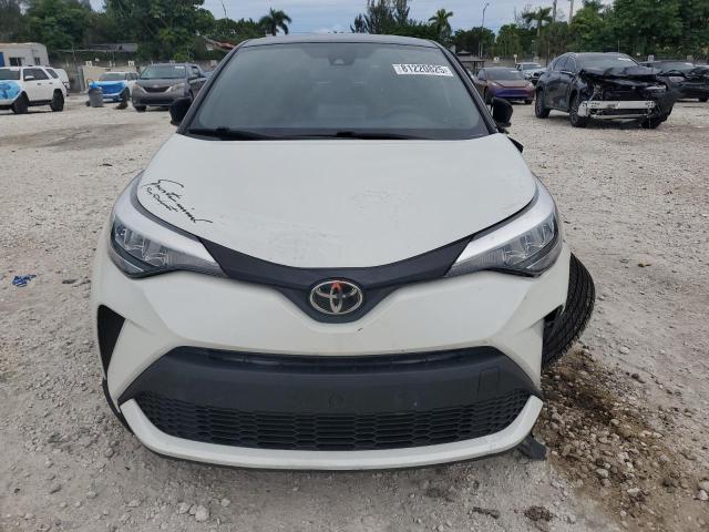 NMTKHMBXXLR109861 - 2020 TOYOTA C-HR XLE WHITE photo 5