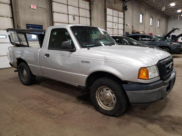 1FTYR10U35PA69376 - 2005 FORD RANGER SILVER photo 4