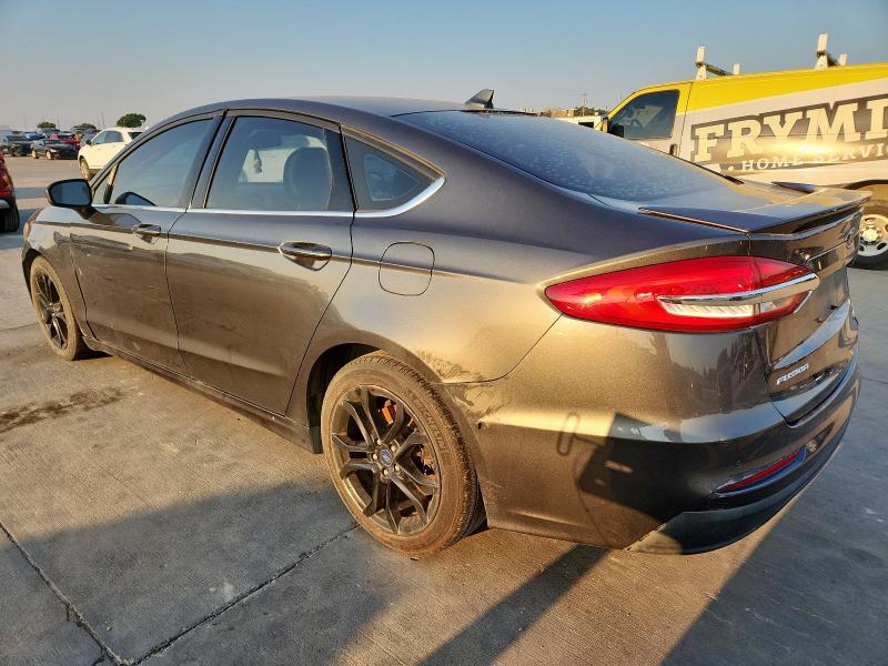 3FA6P0HD8KR103303 - 2019 FORD FUSION SE رمادي صورة 2