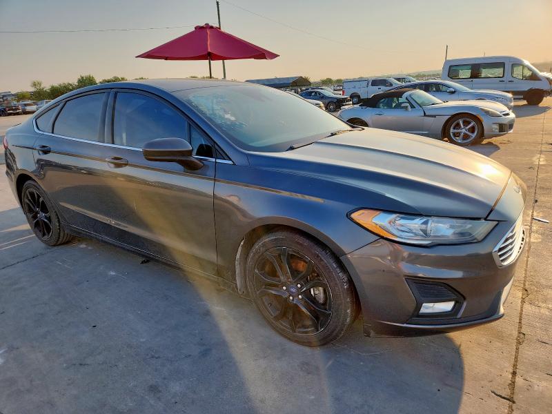3FA6P0HD8KR103303 - 2019 FORD FUSION SE رمادي صورة 4