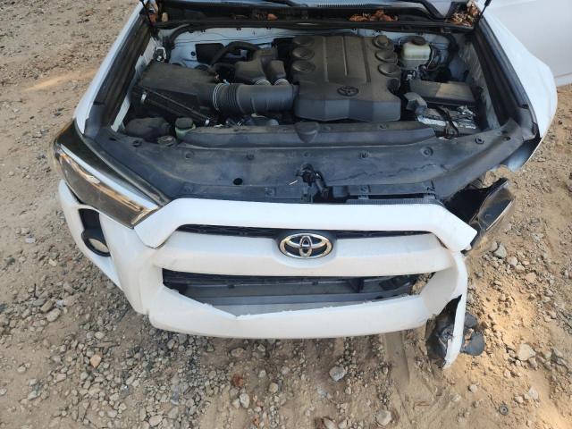 JTEBU5JR5H5415672 - 2017 TOYOTA 4RUNNER SR5/SR5 PREMIUM WHITE photo 11