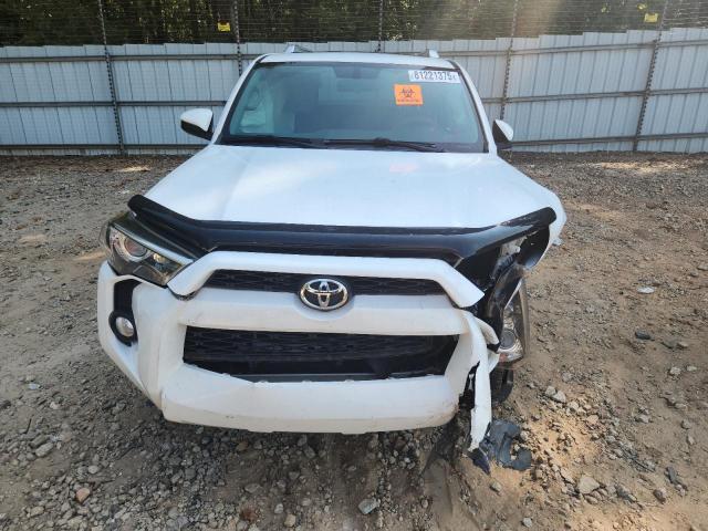 JTEBU5JR5H5415672 - 2017 TOYOTA 4RUNNER SR5/SR5 PREMIUM WHITE photo 5