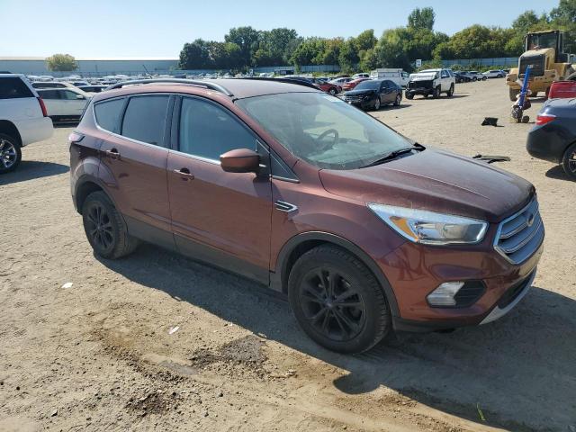 1FMCU0GD3JUA52917 - 2018 FORD ESCAPE SE Бордовий фото 4