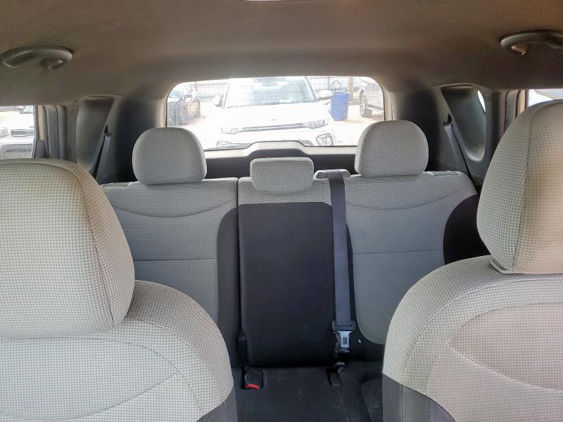 KNDJN2A23K7015622 - 2019 KIA SOUL ვერცხლისფერი ფოტო 10