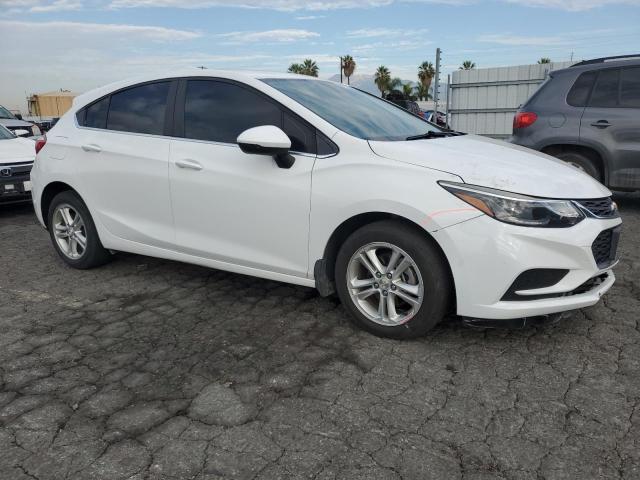 3G1BE6SMXJS601691 - 2018 CHEVROLET CRUZE LT Weiß Foto 4