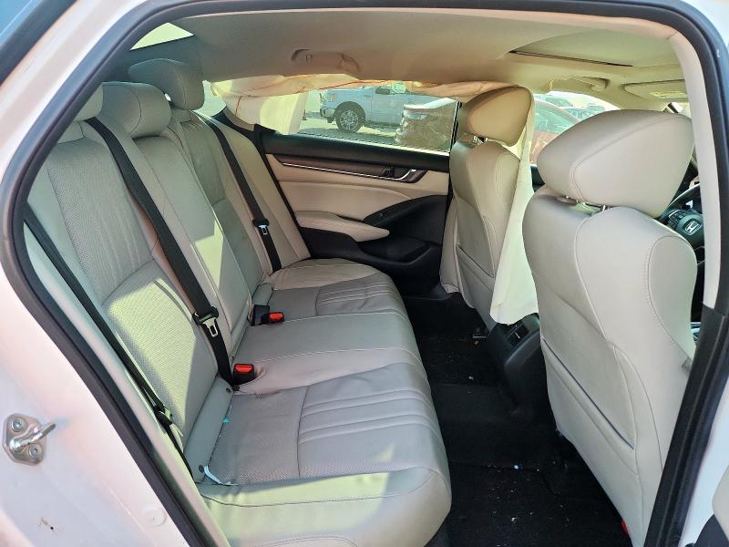 1HGCV1F52JA030718 - 2018 HONDA ACCORD EXL أبيض صورة 10