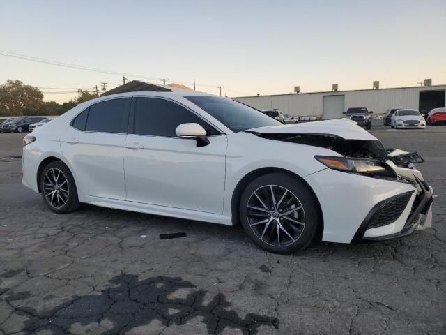 4T1G11AK5PU757556 - 2023 TOYOTA CAMRY SE NIGHT SHADE WHITE photo 4