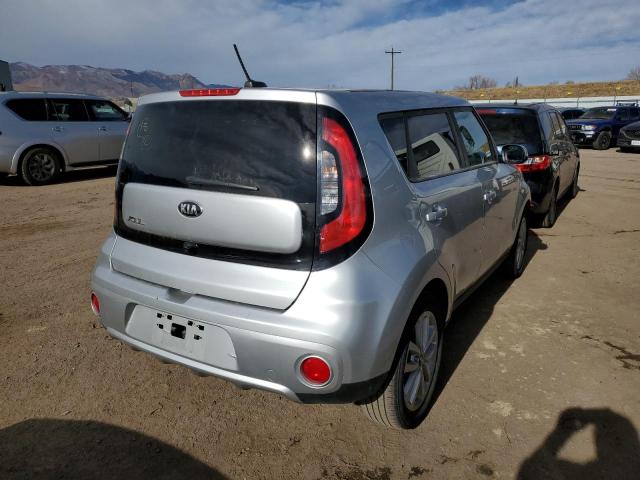 KNDJP3A55J7608472 - 2018 KIA SOUL + SILVER photo 3