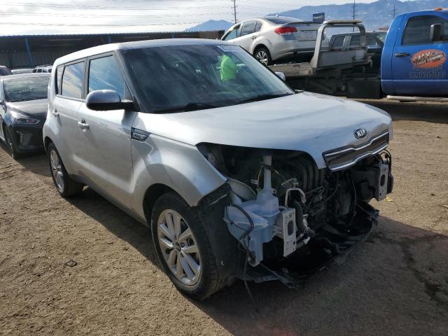 KNDJP3A55J7608472 - 2018 KIA SOUL + SILVER photo 4