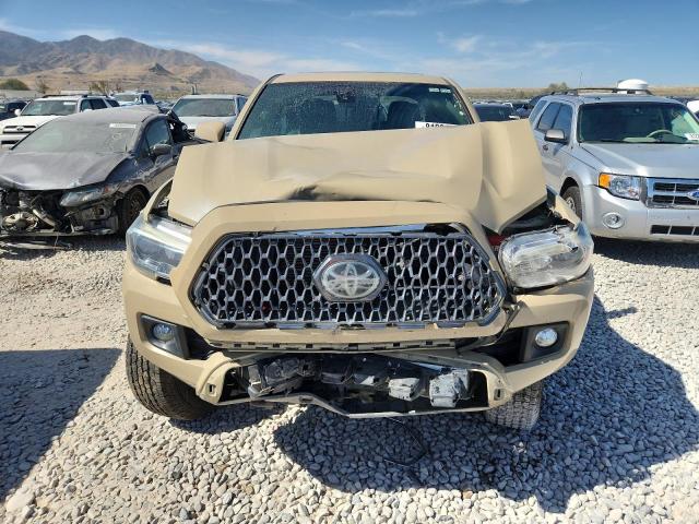 3TMDZ5BN0JM053762 - 2018 TOYOTA TACOMA DOUBLE CAB Kahverengi fotoğraf 5