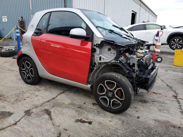 WMEFJ5DA6HK172901 - 2017 SMART FORTWO RED photo 4