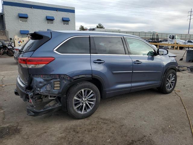 5TDJZRFH9JS852650 - 2018 TOYOTA HIGHLANDER SE BLUE photo 3