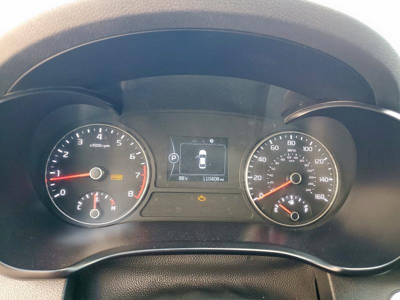 5XXGT4L19HG135750 - 2017 KIA OPTIMA LX WHITE photo 9