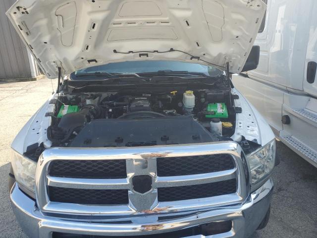 3C7WRNFL6JG317554 - 2018 RAM 5500 Beyaz fotoğraf 11